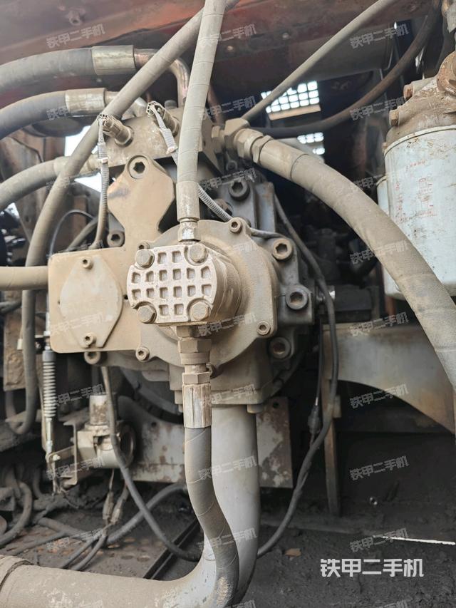 液壓泵斜45?左(大件艙室) 液壓泵斜45?左(大件艙室)