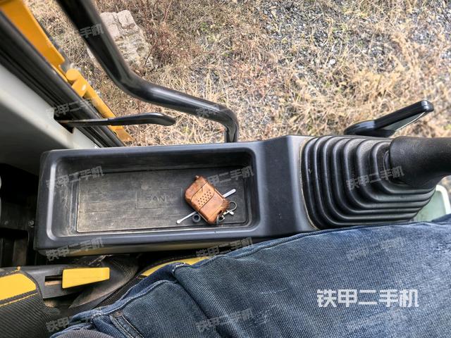 座椅左側(cè)控制臺/音響/含左手柄（駕駛室部分）