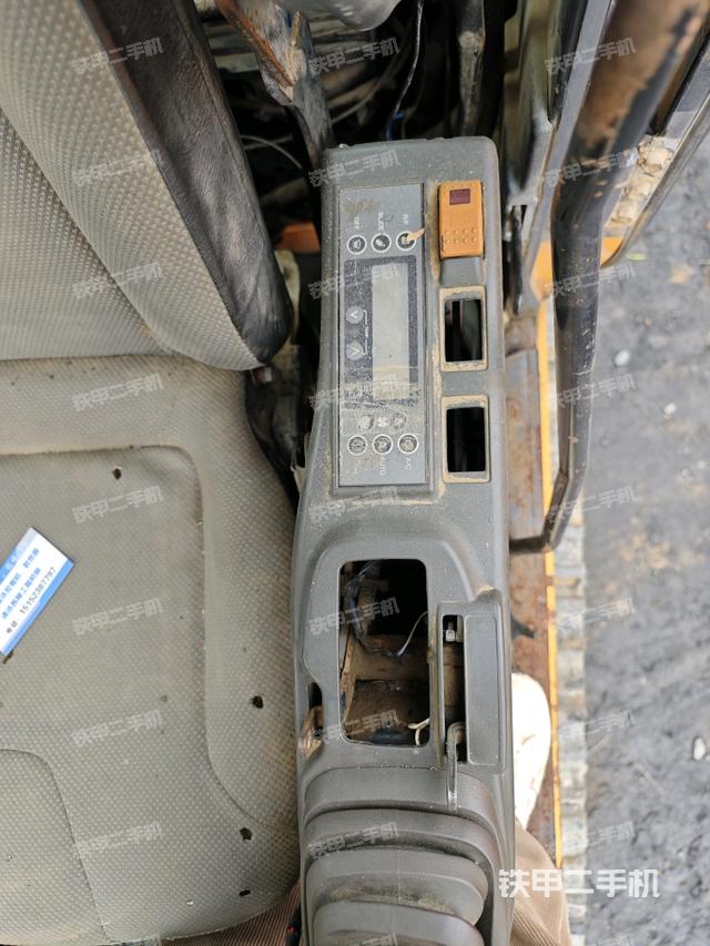 座椅左側(cè)控制臺/音響/含左手柄（駕駛室部分）