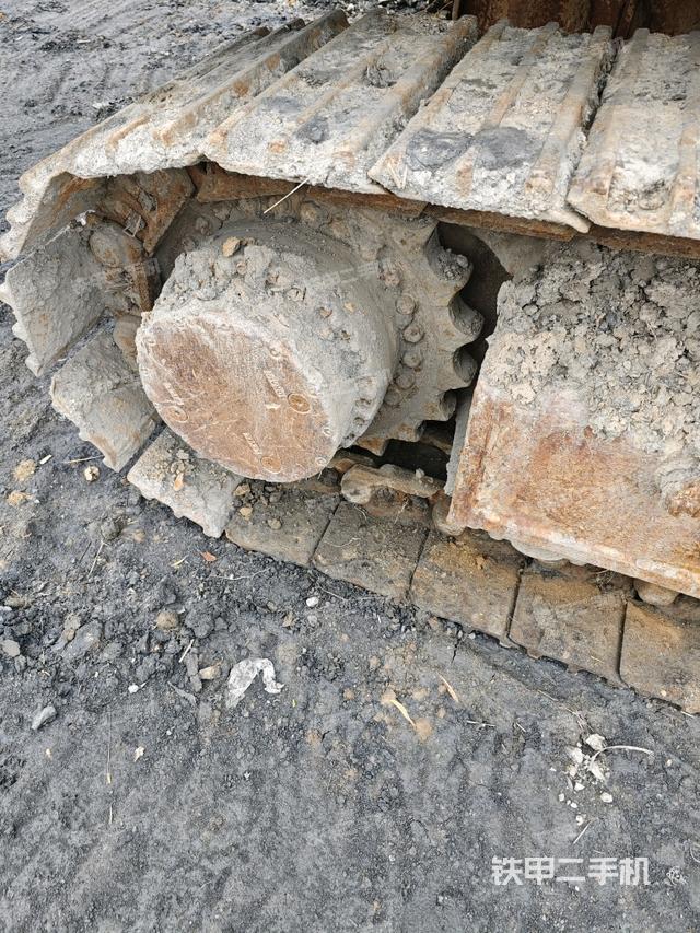 左驅(qū)動輪（行走機(jī)構(gòu)）