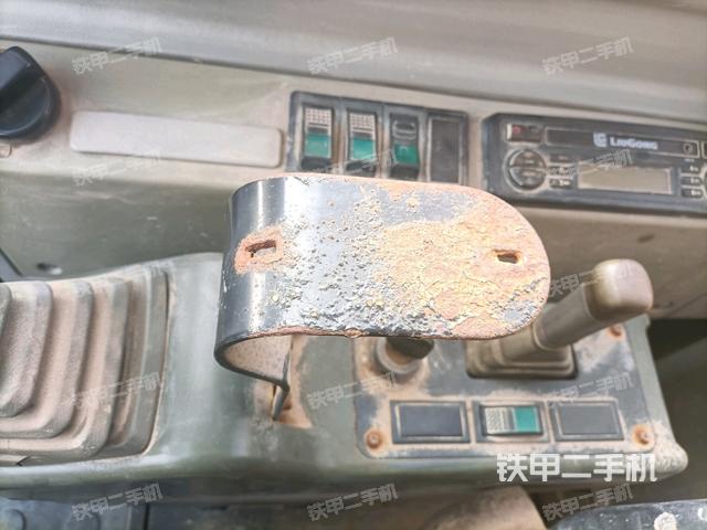 座椅右側(cè)控制臺(tái)/鑰匙門/油門/含右手柄（駕駛室部分）