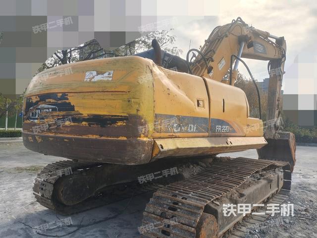 雷沃重工FR220挖掘机的设备实拍-第1张实拍照片