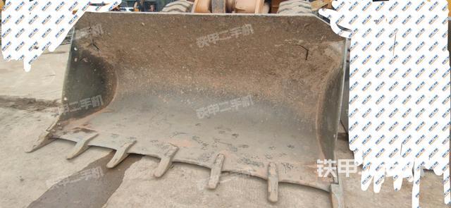 鏟斗油缸側(cè)面（工作裝置）