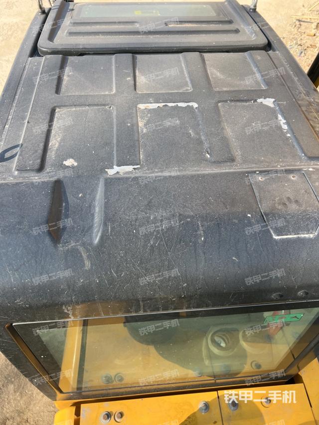 駕駛室頂部（整機外觀）