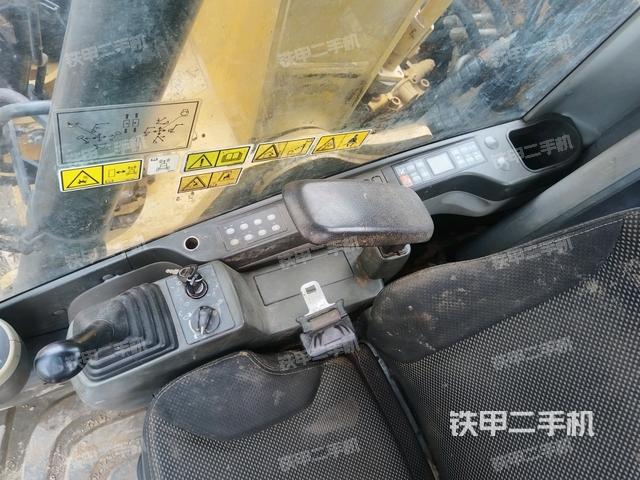 座椅右側控制臺/鑰匙門/油門/含右手柄（駕駛室部分）