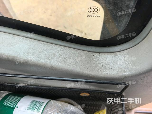 左后方玻璃角標(biāo)(駕駛室部分) 左后方玻璃角標(biāo)(駕駛室部分)
