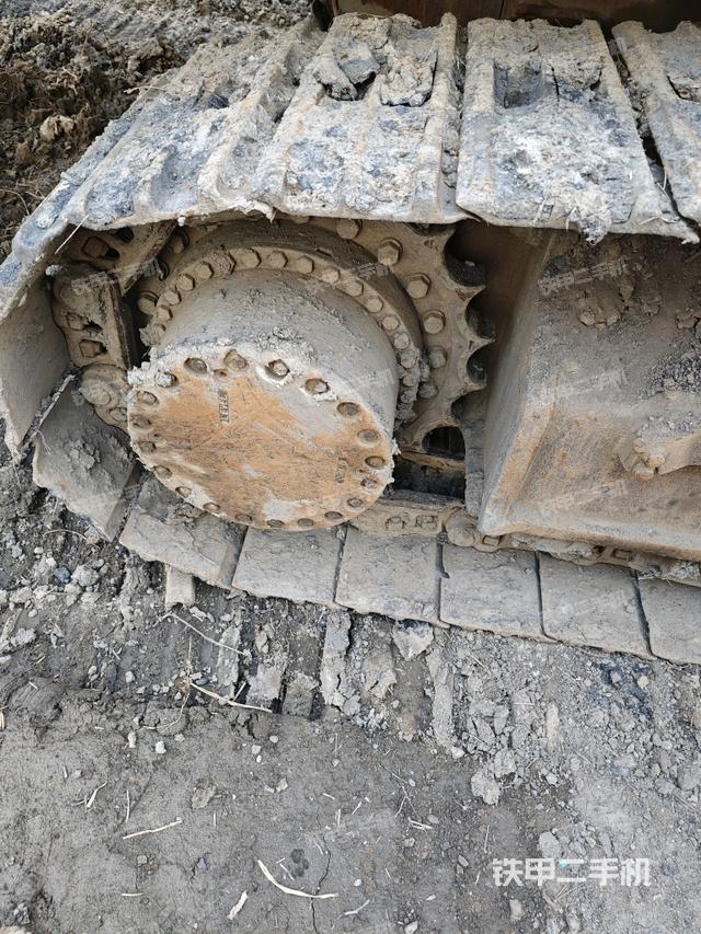 左驅(qū)動輪（行走機(jī)構(gòu)）