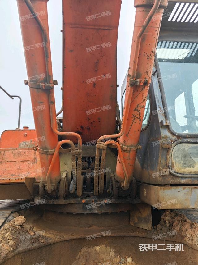 大臂油缸整體?豎拍(工作和回轉(zhuǎn)裝置) 大臂油缸整體?豎拍(工作和回轉(zhuǎn)裝置)