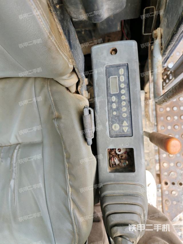 座椅左側(cè)控制臺(tái)/音響/含左手柄(駕駛室部分) 座椅左側(cè)控制臺(tái)/音響/含左手柄(駕駛室部分)