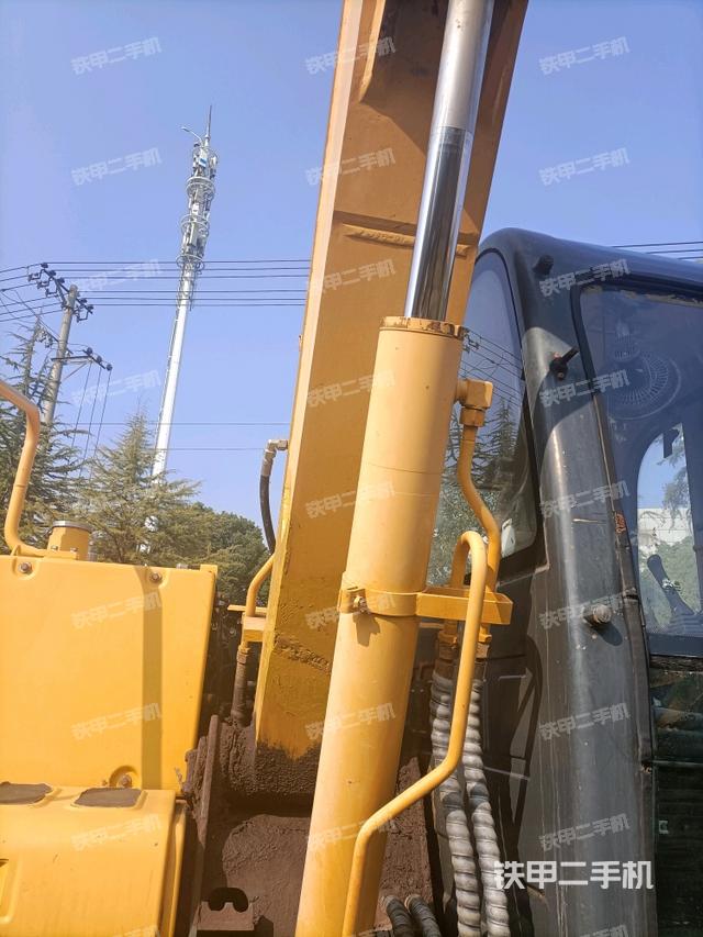 大臂根部?斜（工作和回轉(zhuǎn)裝置）