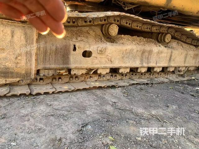 單側(cè)履帶整體(整機(jī)外觀) 單側(cè)履帶整體(整機(jī)外觀)