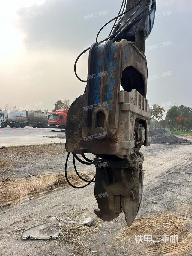 鏟斗45度(工作和回轉(zhuǎn)裝置) 鏟斗45度(工作和回轉(zhuǎn)裝置)