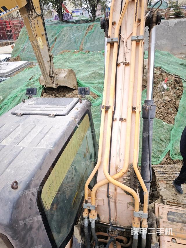 大臂背部俯視（工作和回轉(zhuǎn)裝置）