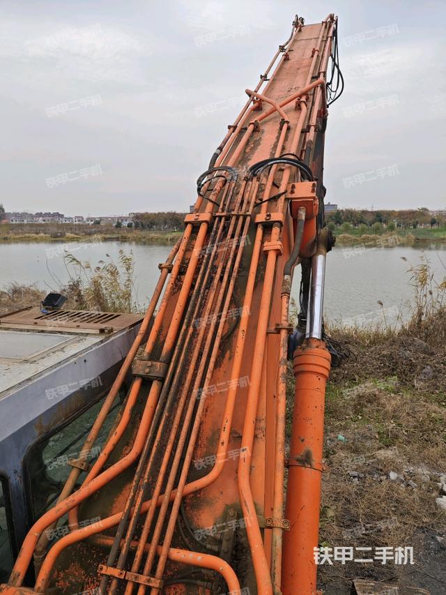 大臂背部俯視(工作和回轉(zhuǎn)裝置) 大臂背部俯視(工作和回轉(zhuǎn)裝置)