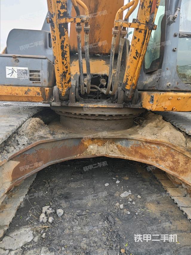 轉(zhuǎn)盤和下車架正前（工作和回轉(zhuǎn)裝置）