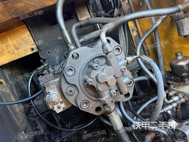 液壓泵艙室正面整體(整機(jī)外觀) 液壓泵艙室正面整體(整機(jī)外觀)