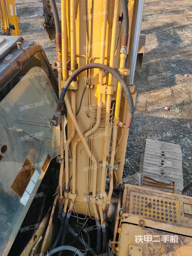 大臂背部俯视(工作和回转装置) 大臂背部俯视(工作和回转装置)