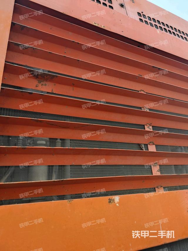 散熱器正面(大件艙室) 散熱器正面(大件艙室)
