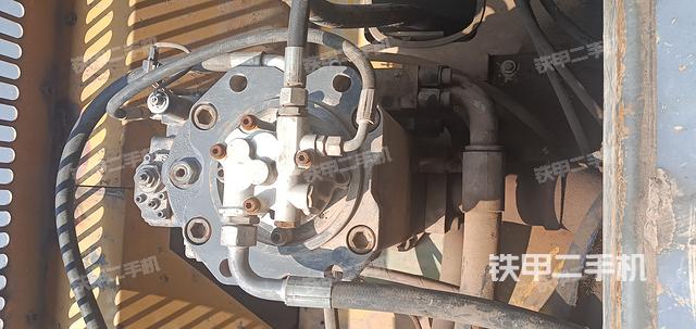 液壓泵艙室正面整體（整機(jī)外觀）