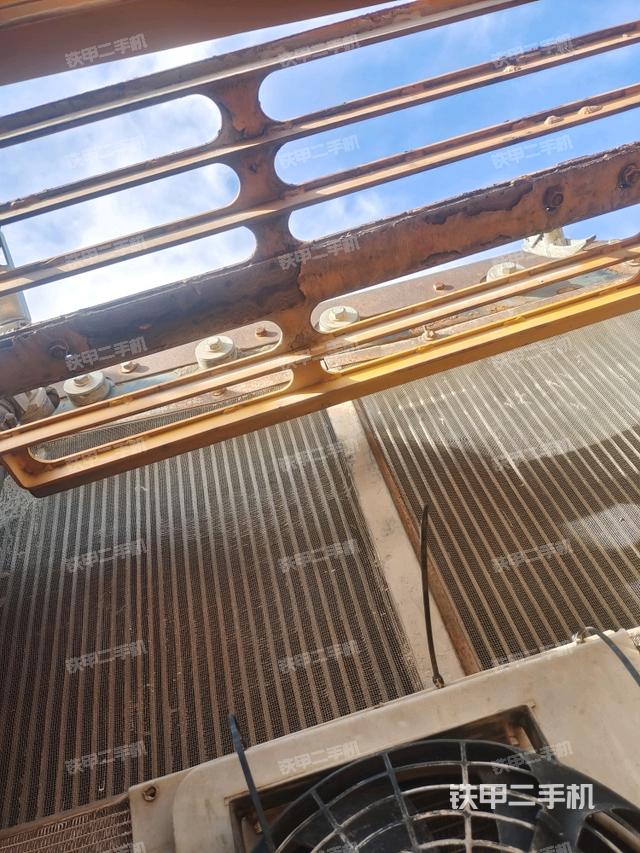 散熱器正面(大件艙室) 散熱器正面(大件艙室)