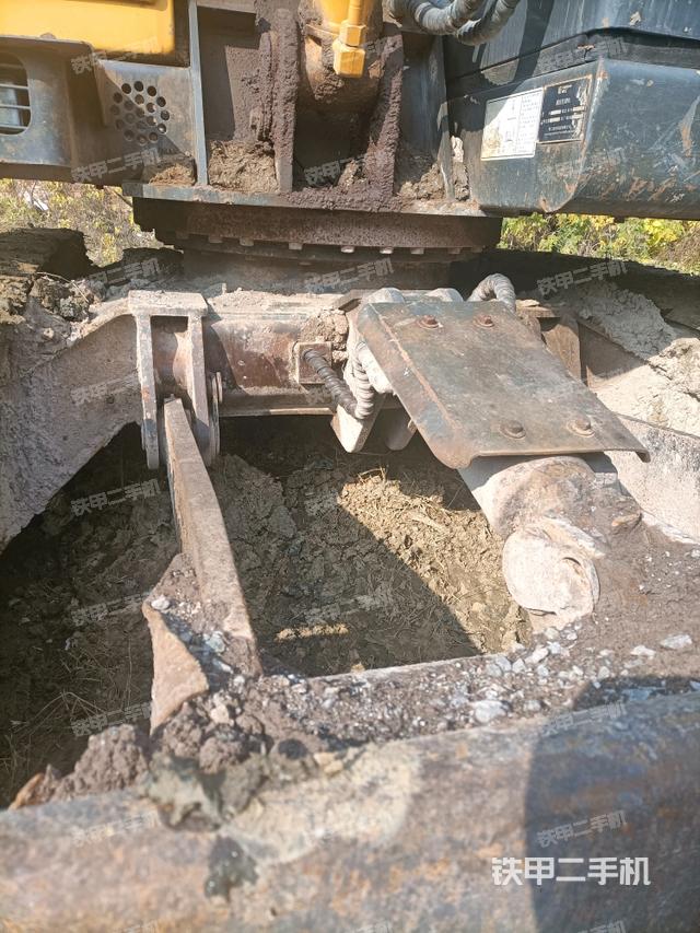 轉(zhuǎn)盤和下車架正前（工作和回轉(zhuǎn)裝置）