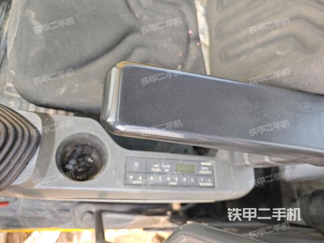 座椅左側控制臺/音響/含左手柄（駕駛室部分）