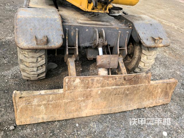 轉(zhuǎn)盤和下車架正前(工作和回轉(zhuǎn)裝置) 轉(zhuǎn)盤和下車架正前(工作和回轉(zhuǎn)裝置)