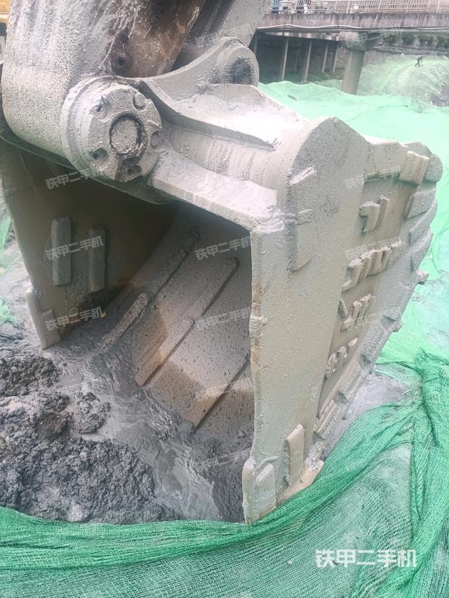 鏟斗右后整體（工作和回轉(zhuǎn)裝置）