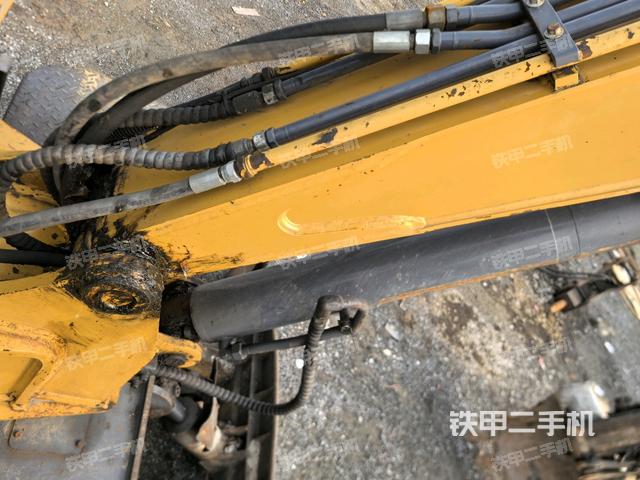 大臂背部俯視(工作和回轉(zhuǎn)裝置) 大臂背部俯視(工作和回轉(zhuǎn)裝置)