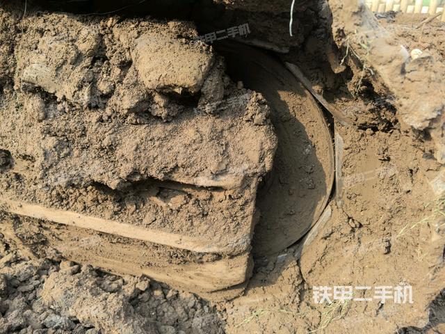 左驅(qū)動輪（行走機構(gòu)）