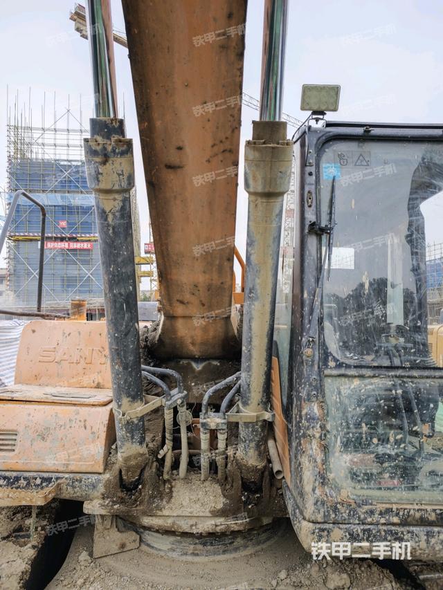 大臂油缸整體?豎拍（工作和回轉(zhuǎn)裝置）