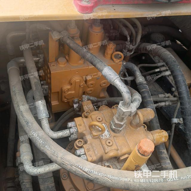 回轉馬達和主控閥（整機外觀）