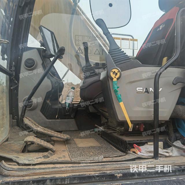 駕駛室整體（整機外觀）