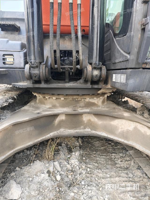 轉(zhuǎn)盤和下車架正前（工作和回轉(zhuǎn)裝置）