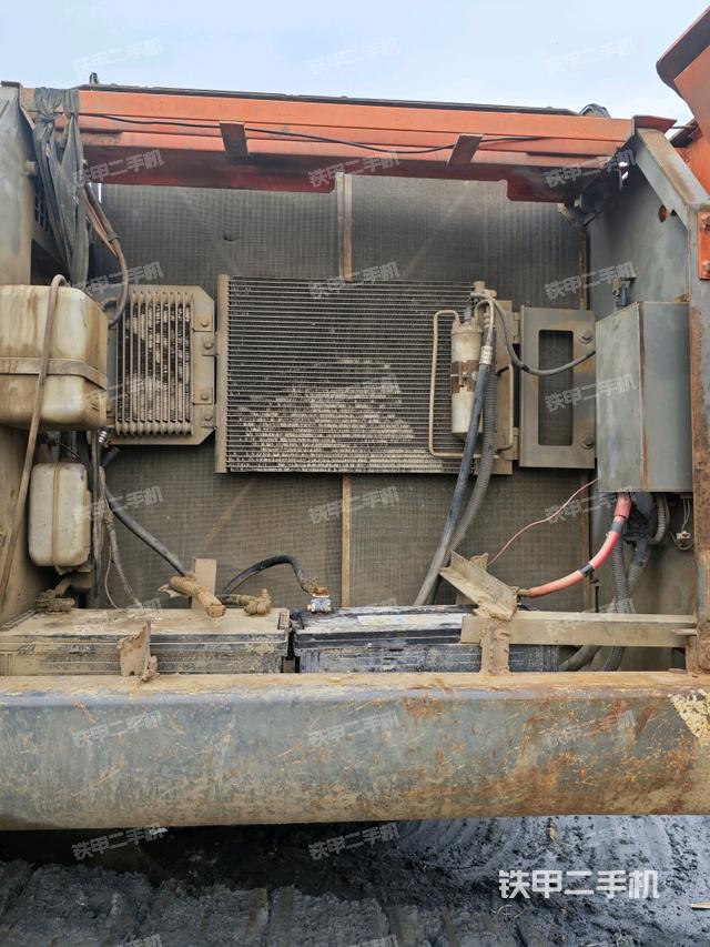 散熱器正面(大件艙室) 散熱器正面(大件艙室)