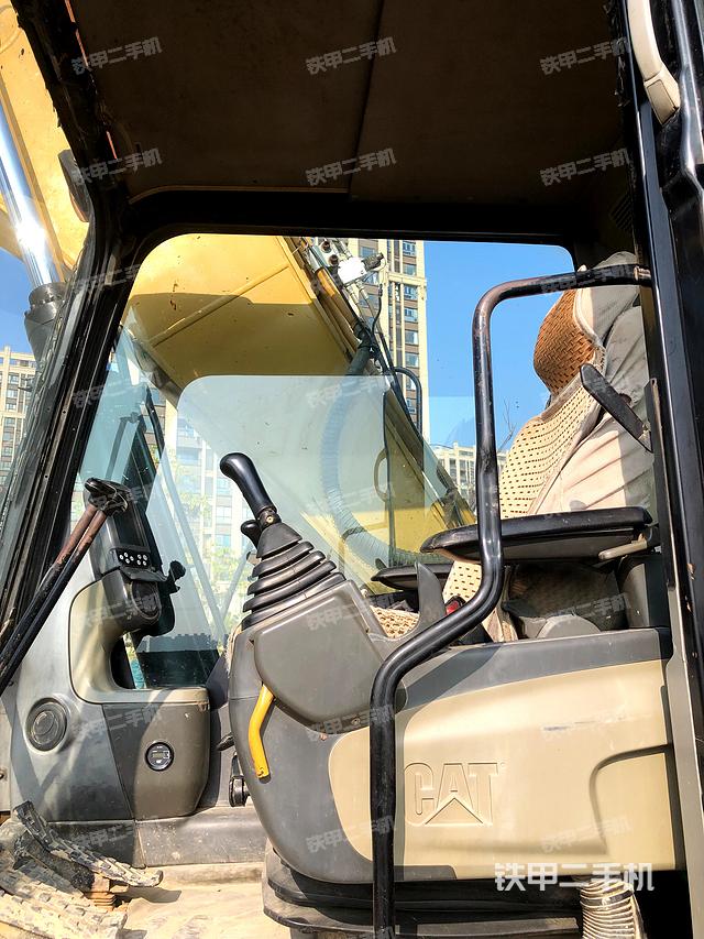 駕駛室整體(整機外觀) 駕駛室整體(整機外觀)