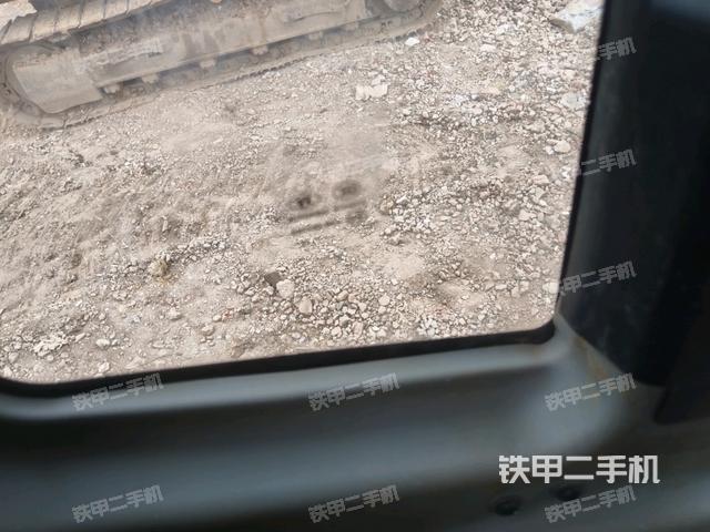 左后方玻璃角標（駕駛室部分）