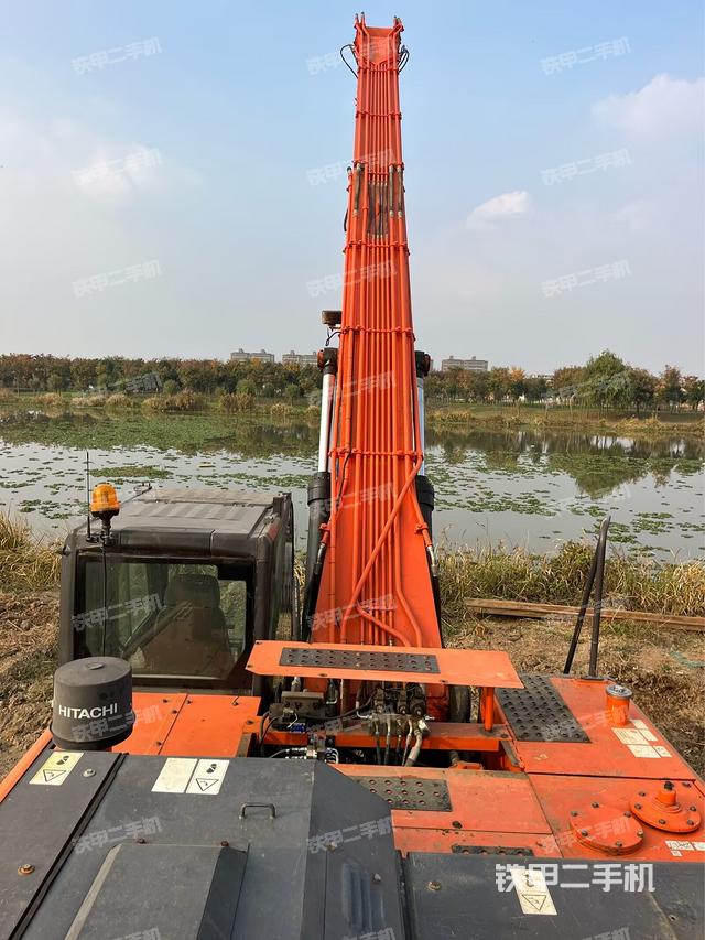 大臂背部俯視（工作和回轉(zhuǎn)裝置）