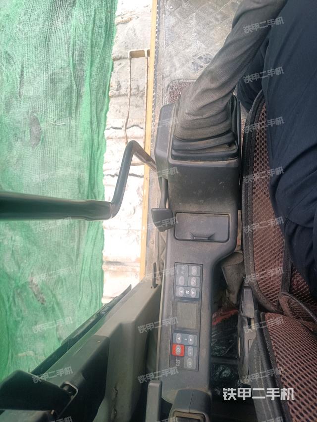 座椅左側(cè)控制臺/音響/含左手柄（駕駛室部分）