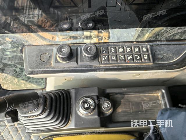 座椅右側(cè)控制臺/鑰匙門/油門/含右手柄（駕駛室部分）