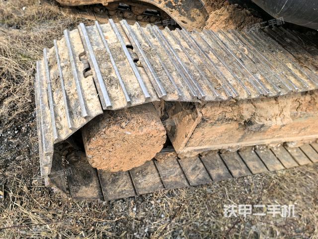 左驅(qū)動輪（行走機構(gòu)）