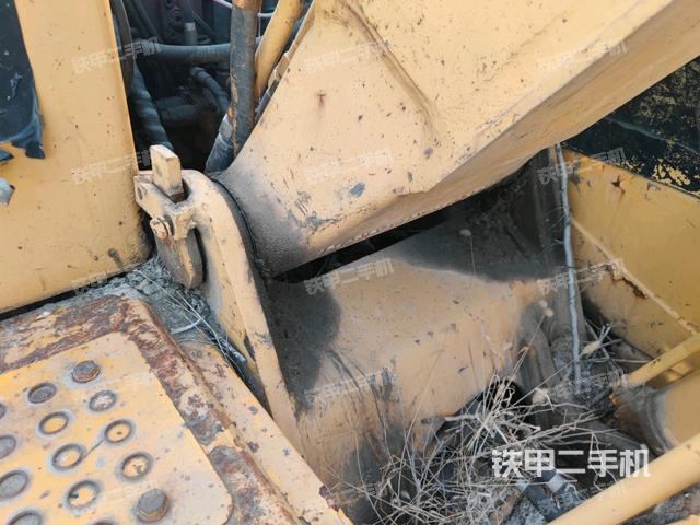 大臂根部 斜视(工作和回转装置) 大臂根部 斜视(工作和回转装置)