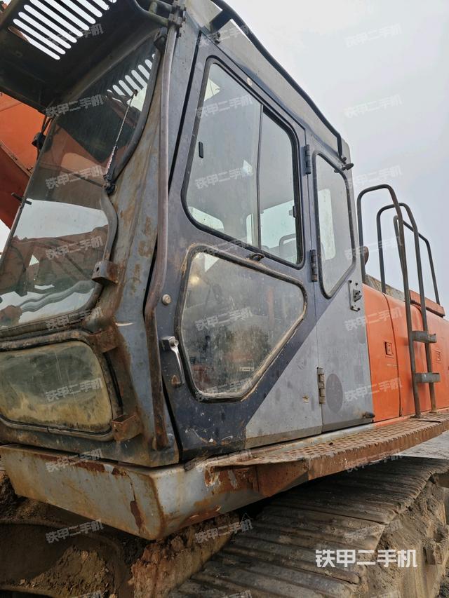 駕駛室左前45度(駕駛室部分) 駕駛室左前45度(駕駛室部分)