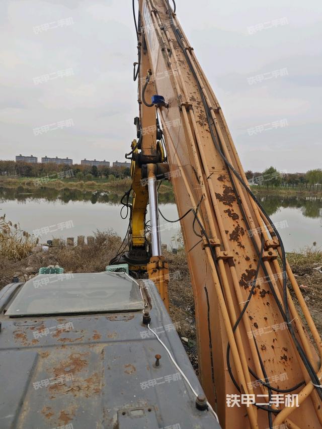 大臂背部俯視（工作和回轉(zhuǎn)裝置）