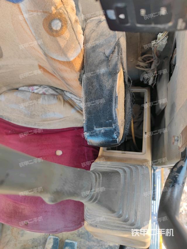 座椅左侧控制台/音响/含左手柄（驾驶室部分）