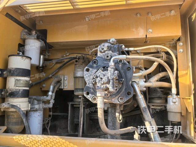 液壓泵艙室正面整體(整機外觀) 液壓泵艙室正面整體(整機外觀)