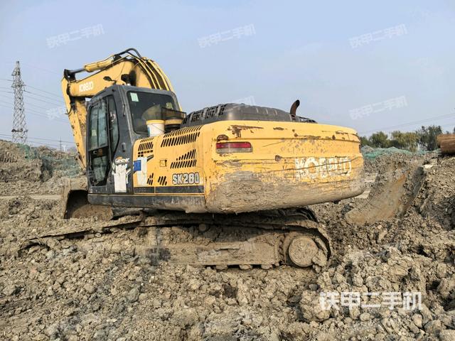 神钢SK260LC-8挖掘机的设备实拍-第3张实拍照片