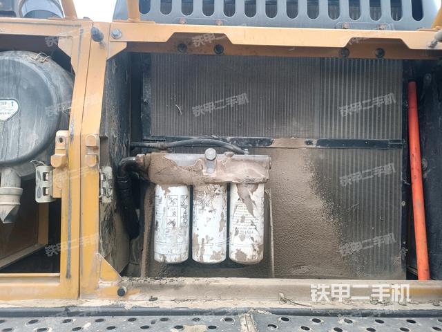 散熱器正面(大件艙室) 散熱器正面(大件艙室)