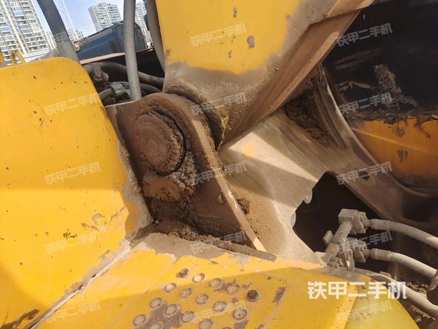 大臂背部俯視(工作和回轉(zhuǎn)裝置) 大臂背部俯視(工作和回轉(zhuǎn)裝置)
