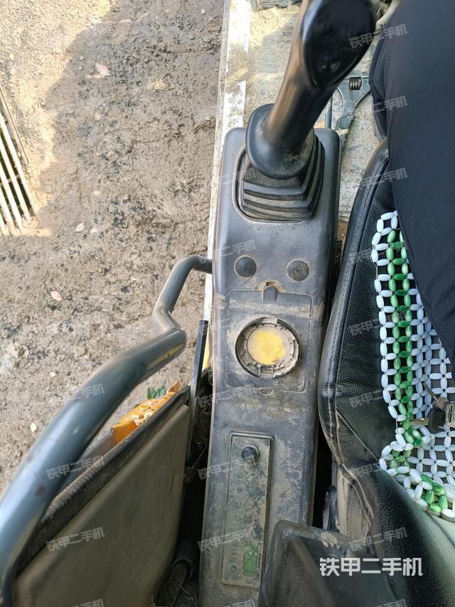 座椅左側(cè)控制臺(tái)/音響/含左手柄（駕駛室部分）